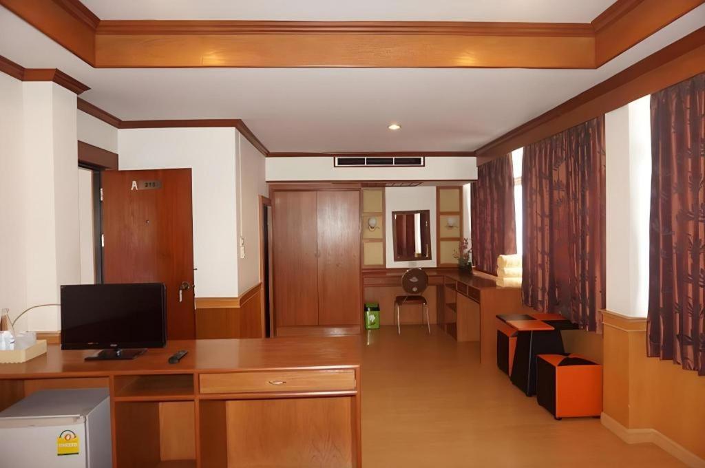 Supak Hotel Kalasin Exterior photo